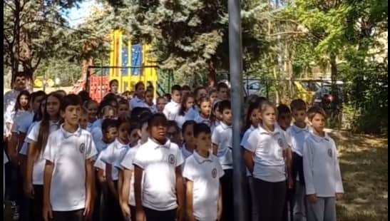 Oсновните  училиштa  во Аеродром секој понеделник ќе интонираат македонска химна