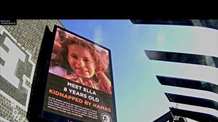 Лицата на израелските заробеници на големи билборди низ Лондон