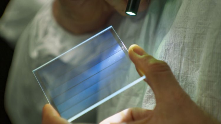 Project Silica: Mал стаклен диск кој ќе собира  1,75 милион песни и тpae 10,000 години